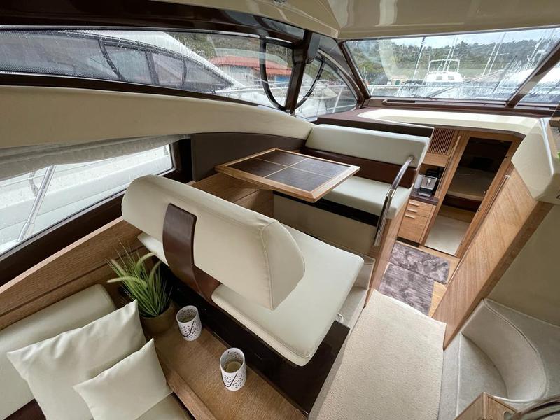 Book yachts online - motorboat - Azimut 47 - Kecalu - rent