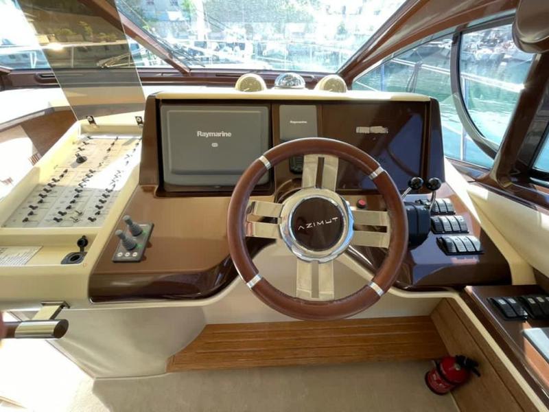 Book yachts online - motorboat - Azimut 47 - Kecalu - rent
