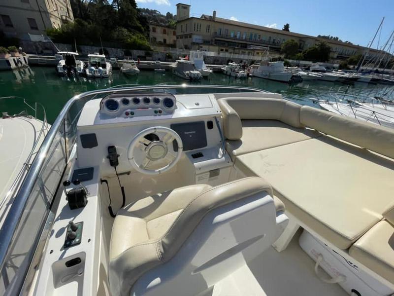 Book yachts online - motorboat - Azimut 47 - Kecalu - rent
