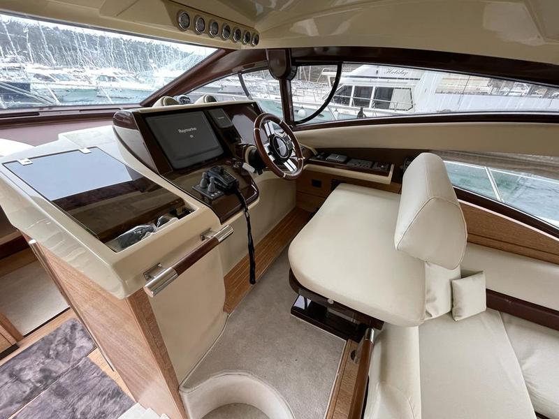 Book yachts online - motorboat - Azimut 47 - Kecalu - rent