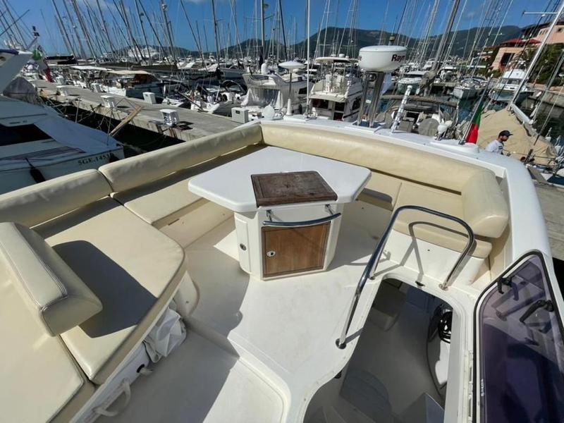 Book yachts online - motorboat - Azimut 47 - Kecalu - rent