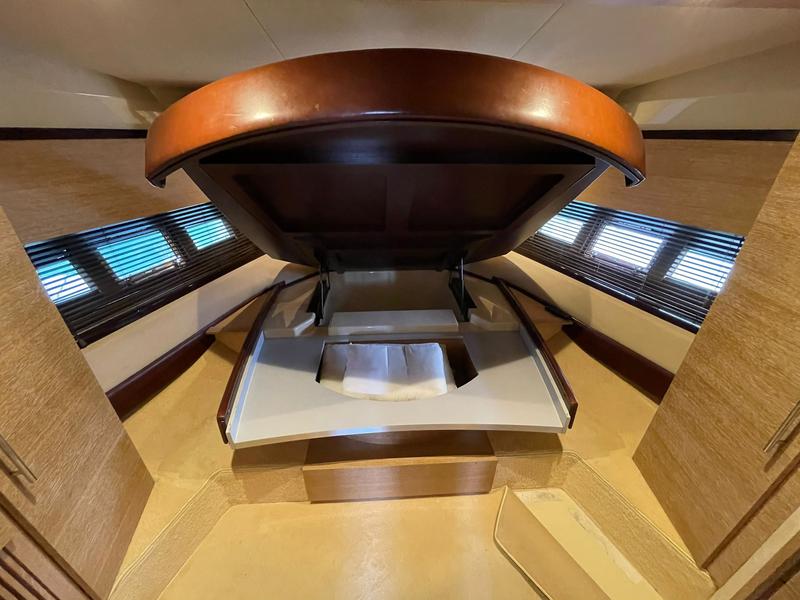 Book yachts online - motorboat - Azimut 47 - Kecalu - rent