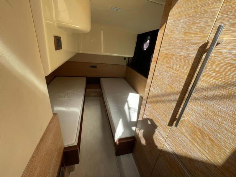Book yachts online - motorboat - Azimut 47 - Kecalu - rent