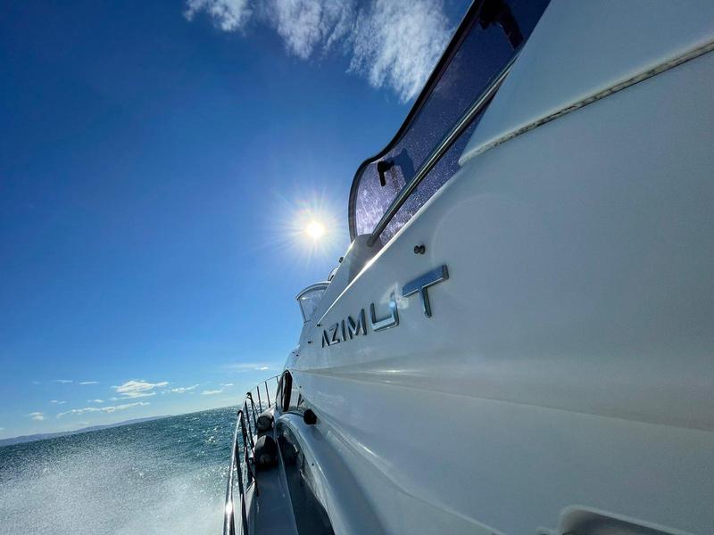 Book yachts online - motorboat - Azimut 47 - Kecalu - rent