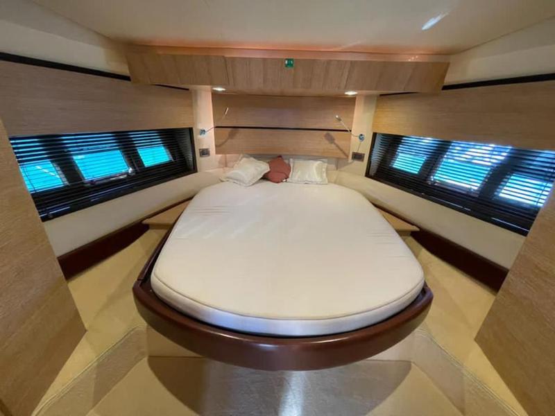 Book yachts online - motorboat - Azimut 47 - Kecalu - rent
