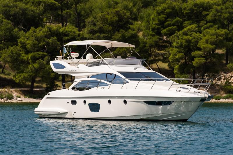 Book yachts online - motorboat - Azimut 47 - Kecalu - rent