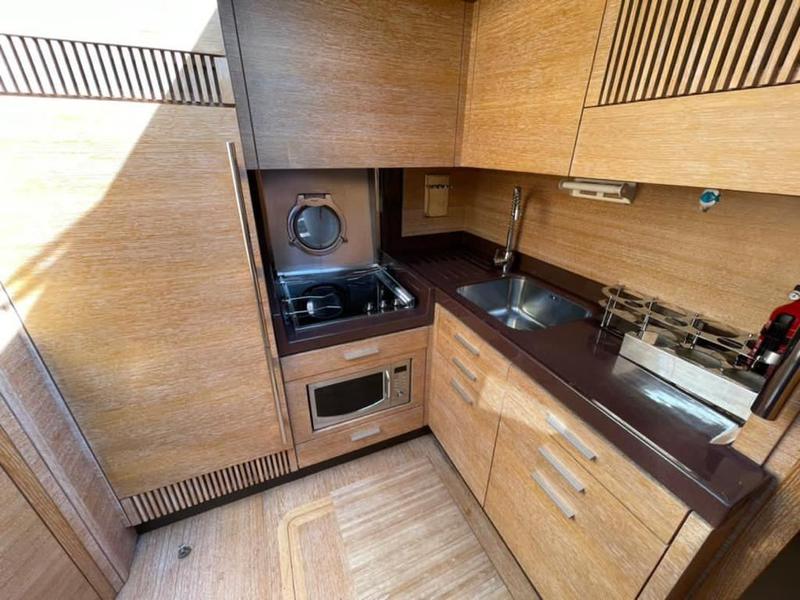 Book yachts online - motorboat - Azimut 47 - Kecalu - rent