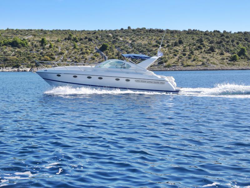 Book yachts online - motorboat - Fairline Targa 48 - H.I.T.   - rent