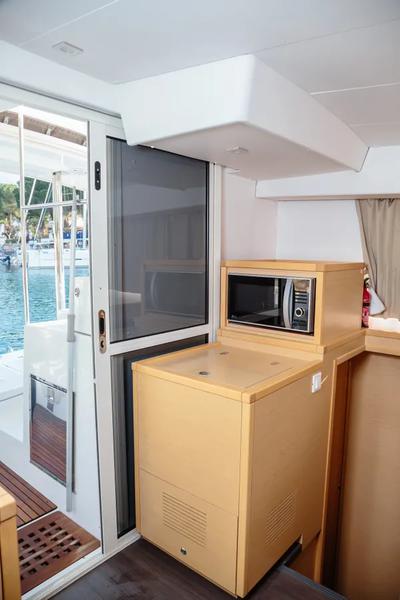 Book yachts online - catamaran - Lagoon 400 S2 - Auster - rent