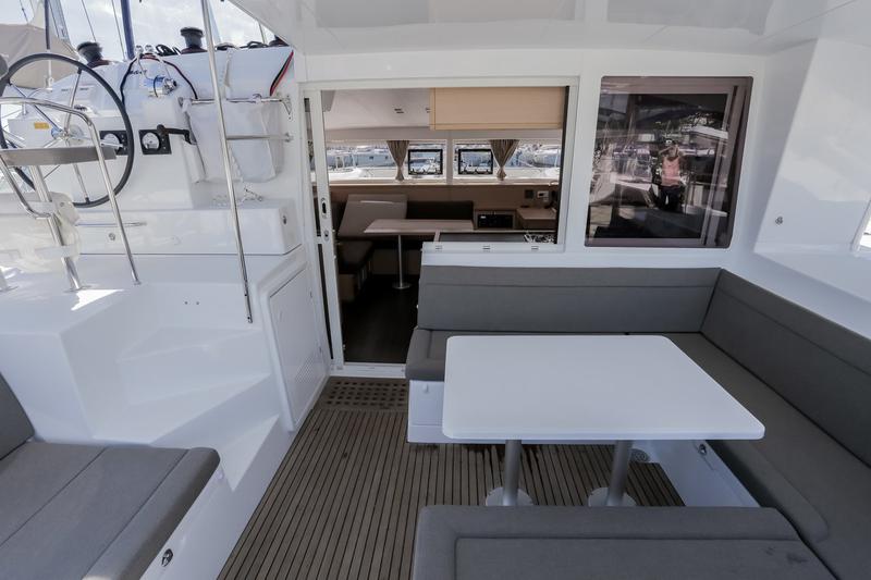 Book yachts online - catamaran - Lagoon 400 S2 - Auster - rent