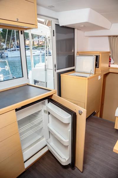 Book yachts online - catamaran - Lagoon 400 S2 - Auster - rent
