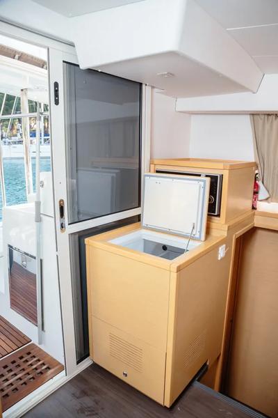 Book yachts online - catamaran - Lagoon 400 S2 - Auster - rent