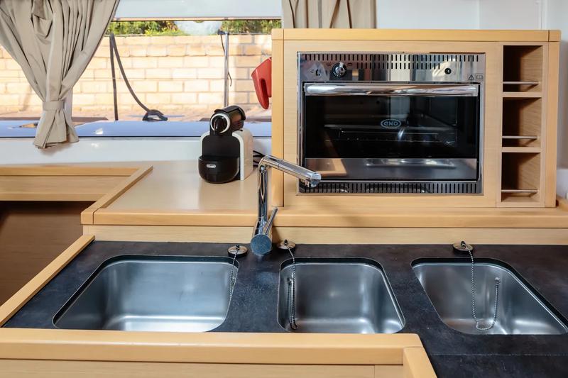 Book yachts online - catamaran - Lagoon 400 S2 - Auster - rent