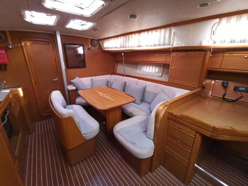 Book yachts online - sailboat - Bavaria 40 Cruiser - Santana  - rent