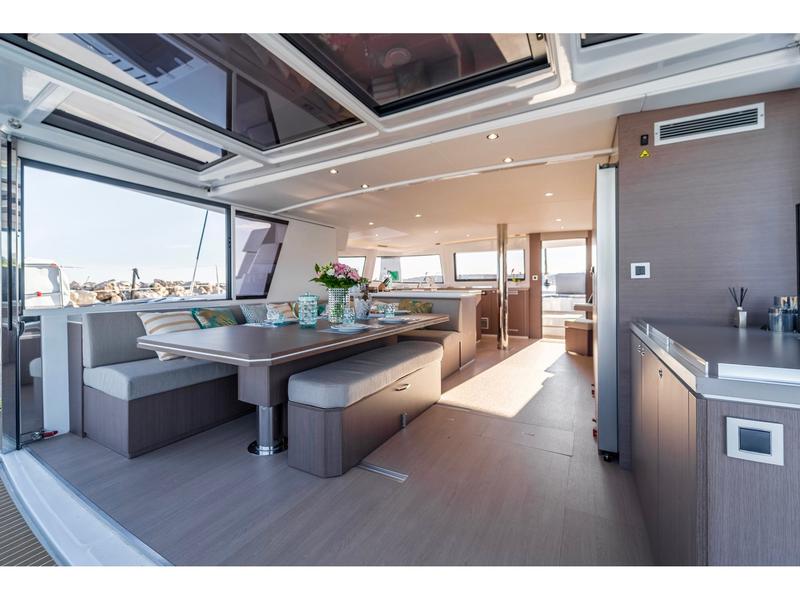 Book yachts online - catamaran - Bali 5.4 - Signature Vision (2022) - rent