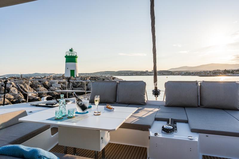 Book yachts online - catamaran - Bali 5.4 - Signature Vision (2022) - rent