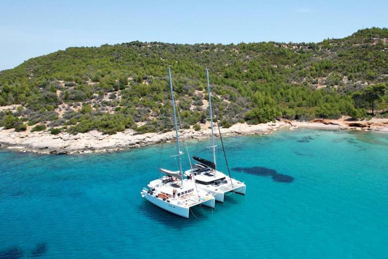 Book yachts online - catamaran - Lagoon 450F - AEROPI  |⛵ VIP, Skippered Only, Watermaker, Generator, AC, BBQ - rent