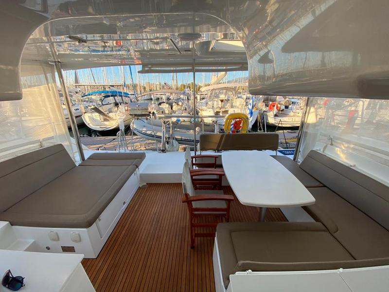 Book yachts online - catamaran - Lagoon 450F - AEROPI  |⛵ VIP, Skippered Only, Watermaker, Generator, AC, BBQ - rent