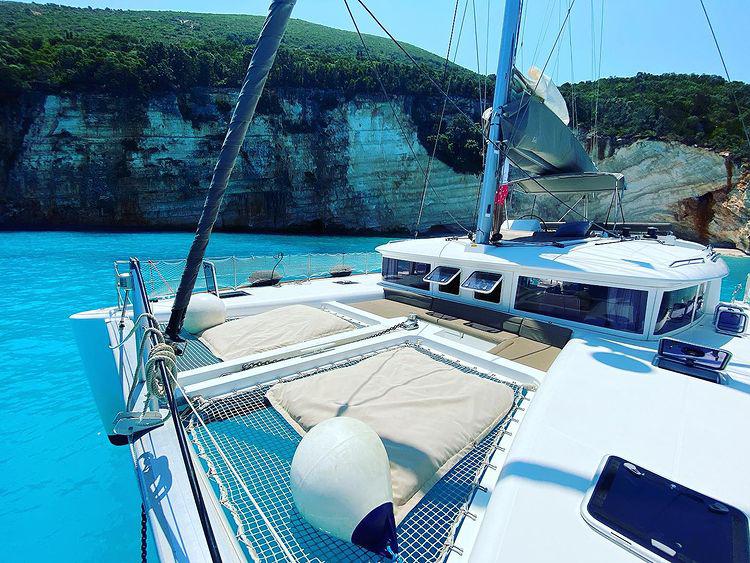 Book yachts online - catamaran - Lagoon 450F - AEROPI  |⛵ VIP, Skippered Only, Watermaker, Generator, AC, BBQ - rent