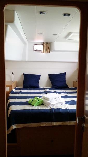 Book yachts online - catamaran - Lagoon 450F - AEROPI  |⛵ VIP, Skippered Only, Watermaker, Generator, AC, BBQ - rent