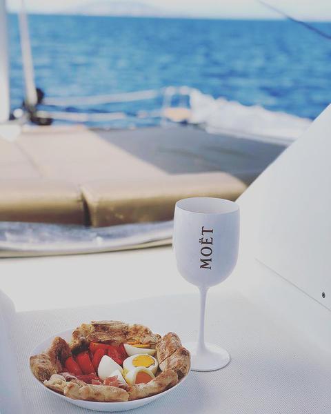 Book yachts online - catamaran - Lagoon 450F - AEROPI  |⛵ VIP, Skippered Only, Watermaker, Generator, AC, BBQ - rent