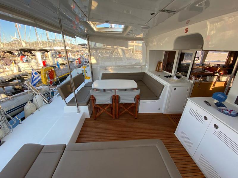 Book yachts online - catamaran - Lagoon 450F - AEROPI  |⛵ VIP, Skippered Only, Watermaker, Generator, AC, BBQ - rent