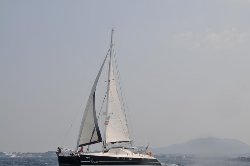 Book yachts online - catamaran - Privilege 45 - Laura - rent