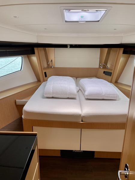 Book yachts online - motorboat - Bavaria Virtess 420 Fly - Mia Sophie - rent