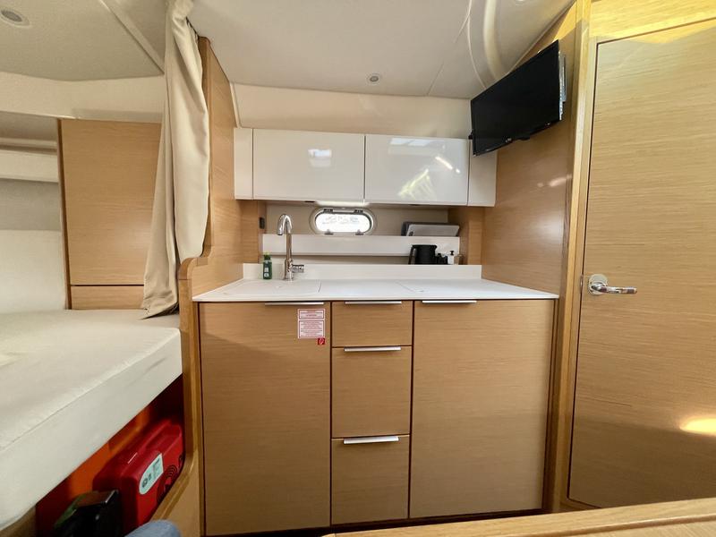 Book yachts online - motorboat - Bavaria Sport 330 Open - Sunrise I - rent