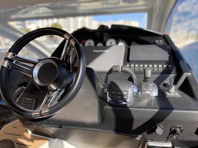 Book yachts online - motorboat - Cranchi M44 HT - Medusa - rent