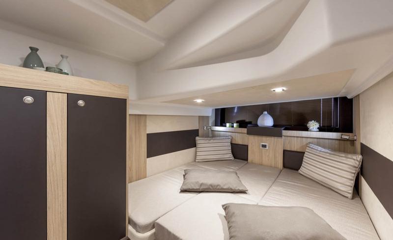 Book yachts online - motorboat - Cranchi M44 HT - Medusa - rent