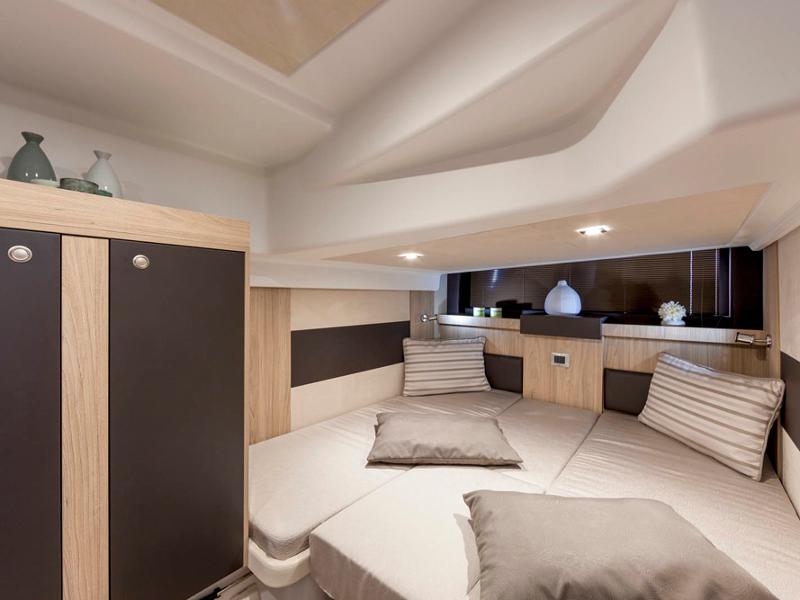 Book yachts online - motorboat - Cranchi M44 HT - Medusa - rent