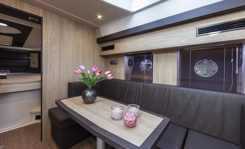 Book yachts online - motorboat - Cranchi M44 HT - Medusa - rent