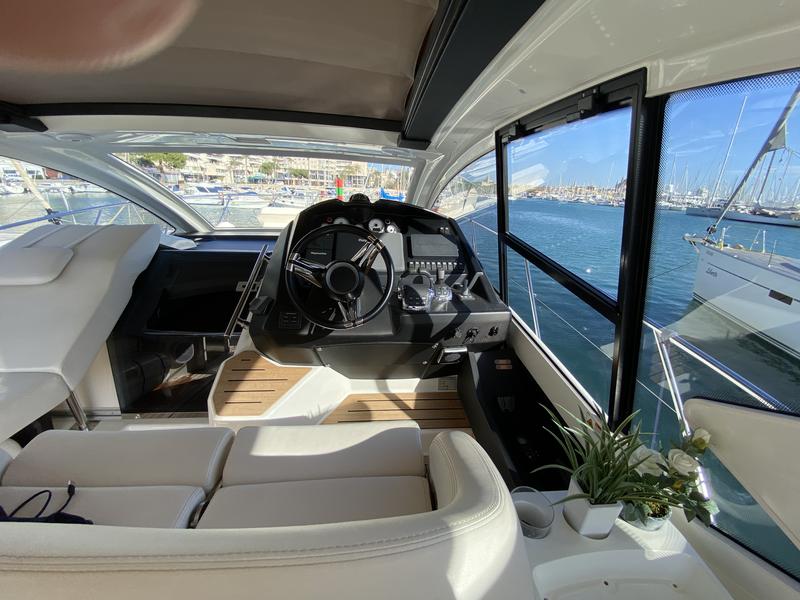 Book yachts online - motorboat - Cranchi M44 HT - Medusa - rent