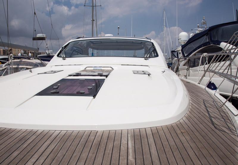 Book yachts online - motorboat - Bavaria 43 HT Sport - Gustel - rent