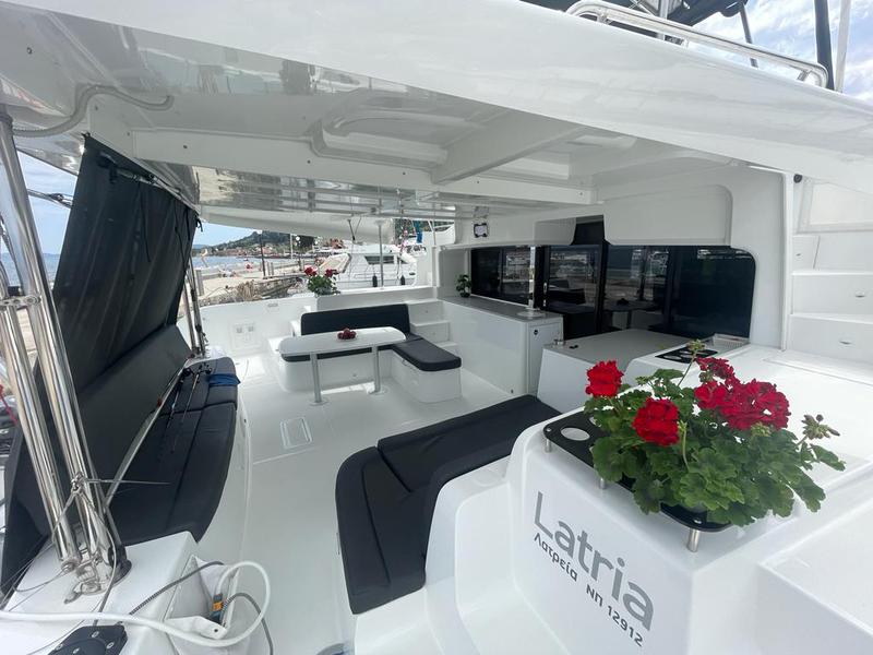 Book yachts online - catamaran - Lagoon 46 - Latria - rent