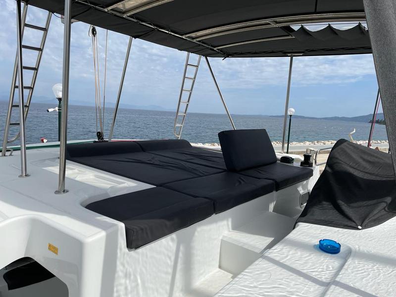 Book yachts online - catamaran - Lagoon 46 - Latria - rent