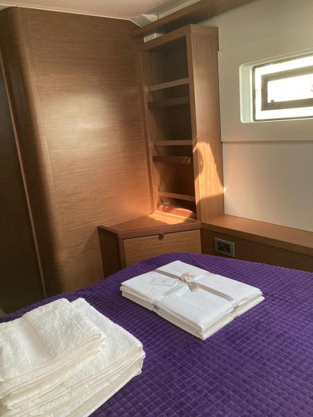 Book yachts online - catamaran - Lagoon 46 - Latria - rent