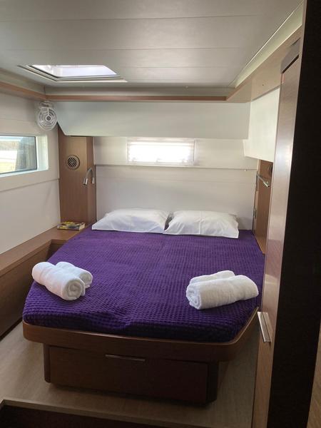 Book yachts online - catamaran - Lagoon 46 - Latria - rent