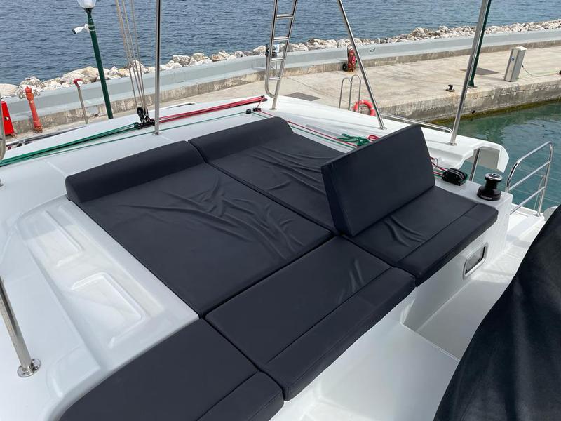 Book yachts online - catamaran - Lagoon 46 - Latria - rent