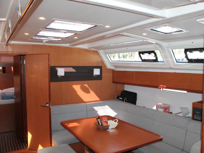 Book yachts online - sailboat - Bavaria Cruiser 46 - Coco - rent