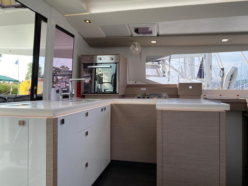 Book yachts online - catamaran - Astréa 42 - Ooga Chaka - rent