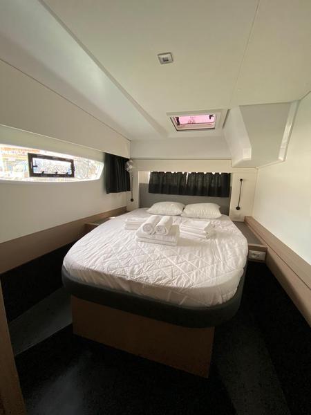 Book yachts online - catamaran - Astréa 42 - Ooga Chaka - rent