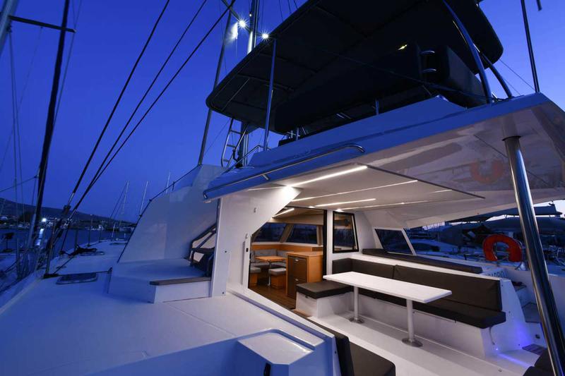 Book yachts online - catamaran - Nautitech 46 Fly - Cabrio - rent