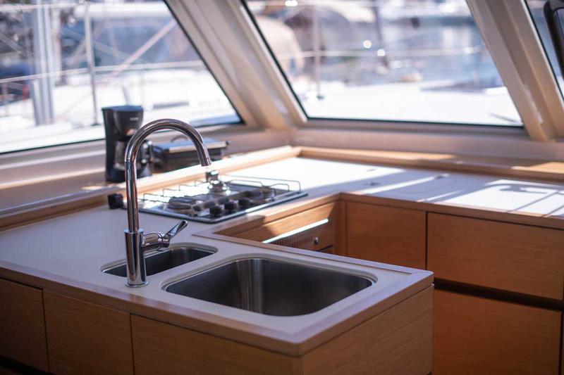 Book yachts online - catamaran - Nautitech 46 Fly - Cabrio - rent
