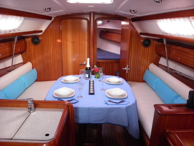 Book yachts online - sailboat - Bavaria 36 - TERANGA - rent