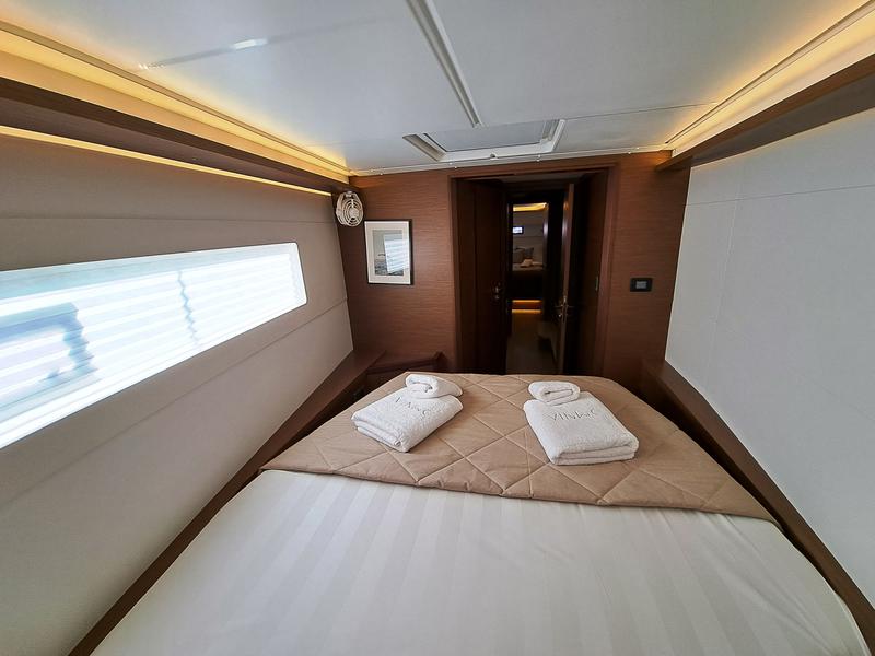 Book yachts online - catamaran - Lagoon 46 - OMNIA  - rent
