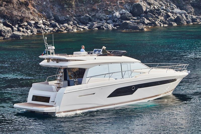 Book yachts online - motorboat - Prestige 520 - ORA G - rent