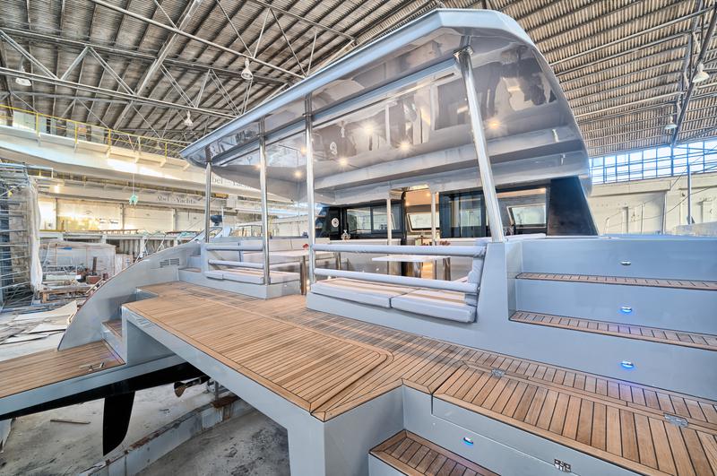 Book yachts online - catamaran - Luna 49 - Katamaran Red - rent