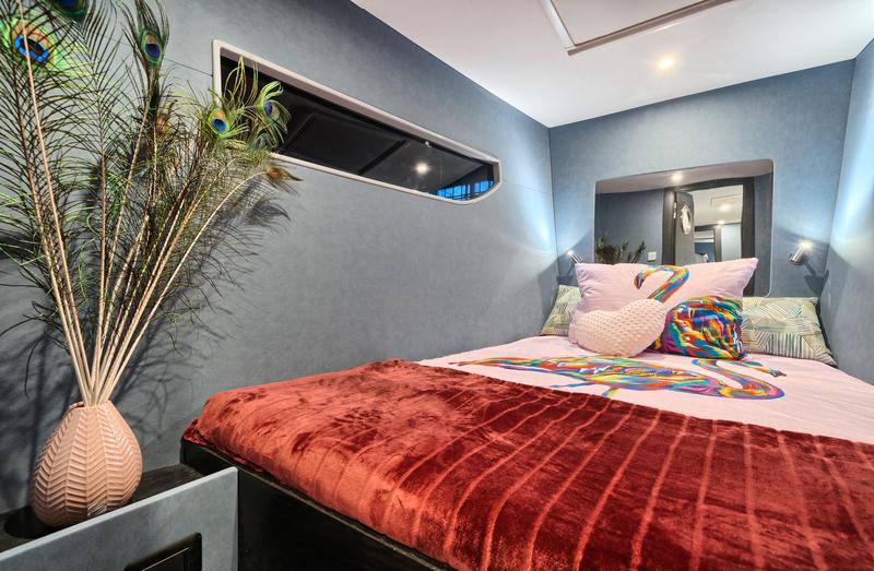 Book yachts online - catamaran - Luna 49 - Katamaran Red - rent